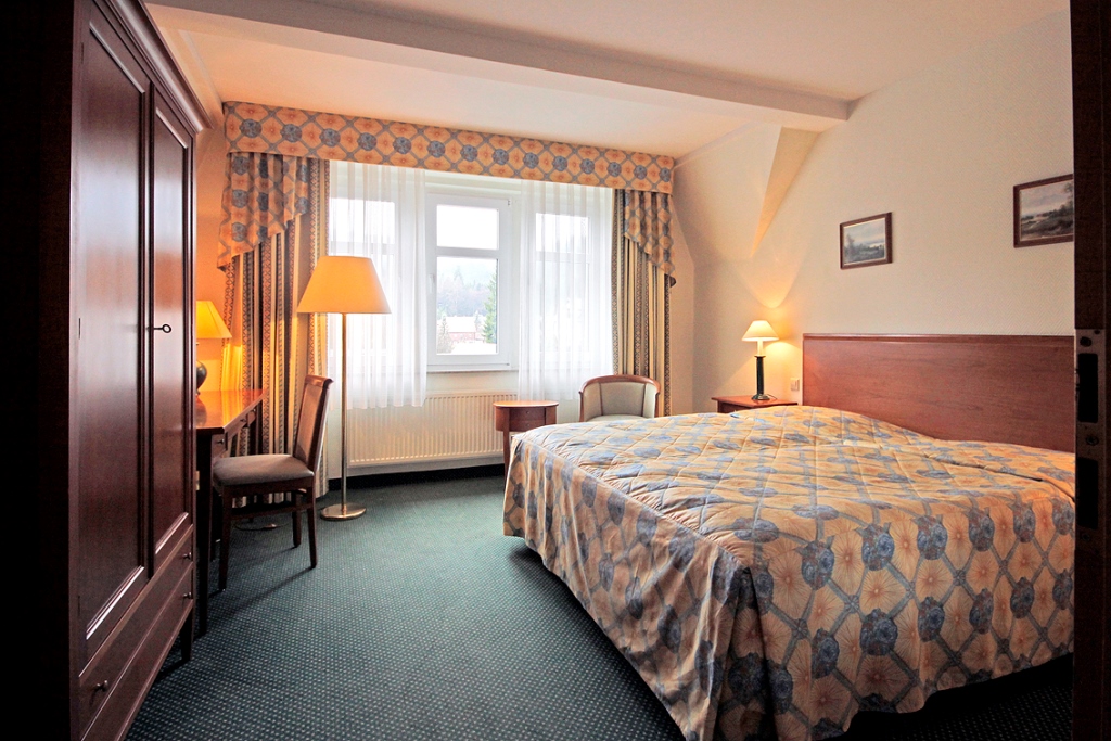 Parkhotel Oybin nabízí komfortní a stylové ubytování ve městě Kurort Oybin se skvělou dostupností z ČR. Parkhotel Oybin nabízí komfortní a stylové ubytování ve městě Kurort Oybin se skvělou dostupností z ČR.