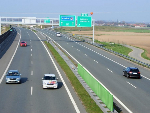 Pokračování hradecké dálnice D11 směrem na Polsko by se mohlo začít stavět na podzim. Foto Praha Press Pokračování hradecké dálnice D11 směrem na Polsko by se mohlo začít stavět na podzim. Foto Praha Press
