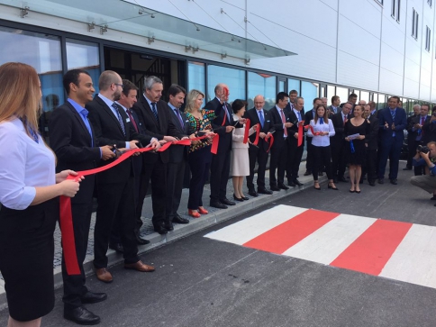 Společnost Yanfeng Automotive Interiors otevřela nový výrobní závod v Česku, foto CzechInvest Společnost Yanfeng Automotive Interiors otevřela nový výrobní závod v Česku, foto CzechInvest