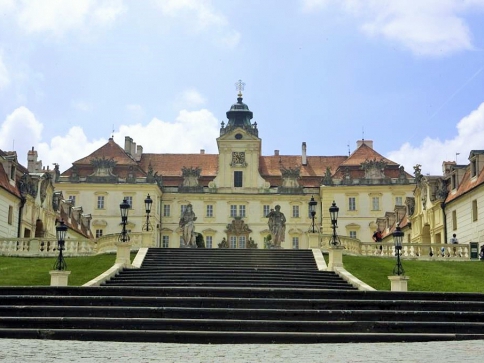 Výstava zlatého poháru Alexandra Velikého na zámku Valtice prodloužena Výstava zlatého poháru Alexandra Velikého na zámku Valtice prodloužena