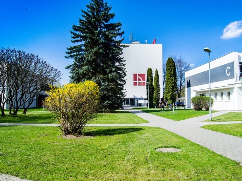 Studenti stavebnictví VŠTE prorazili do první desítky soutěže Český ostrovní dům, foto VŠTE Studenti stavebnictví VŠTE prorazili do první desítky soutěže Český ostrovní dům, foto VŠTE