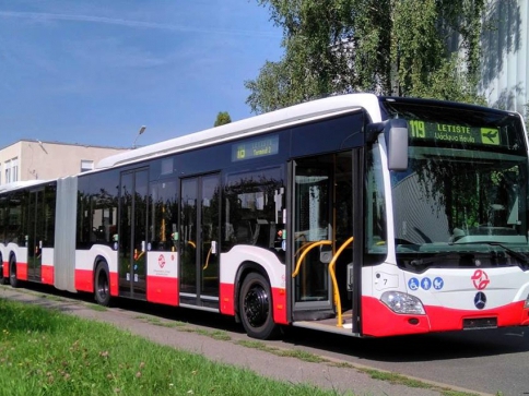 Mezi Nádražím Veleslavín a pražským letištěm pojede velkokapacitní autobus, foto DPP Mezi Nádražím Veleslavín a pražským letištěm pojede velkokapacitní autobus, foto DPP