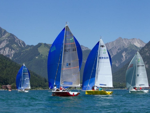 U tyrolského jezera Achensee najdete perfektní podmínky pro jachting, foto © Tourismusverband Achensee U tyrolského jezera Achensee najdete perfektní podmínky pro jachting, foto © Tourismusverband Achensee