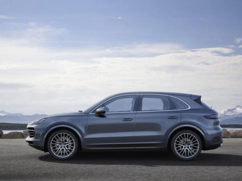 Třetí generace modelu Porsche Cayenne přichází na start, foto Porsche Inter Auto CZ spol. s r.o. Třetí generace modelu Porsche Cayenne přichází na start, foto Porsche Inter Auto CZ spol. s r.o.