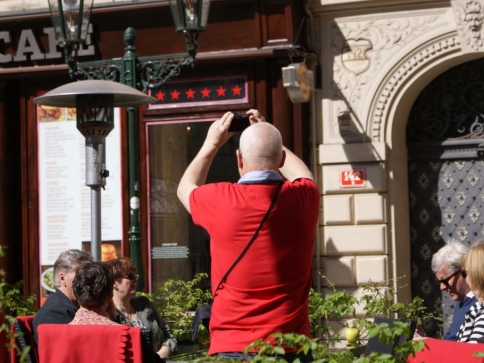 Kontrolujte si, zda vám číšník nezaúčtoval spropitné, ilustrační foto Praha Press Kontrolujte si, zda vám číšník nezaúčtoval spropitné, ilustrační foto Praha Press
