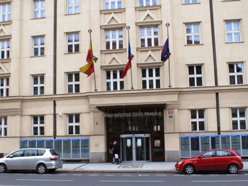 Zastupitelé Prahy 6 vyzvali stát ke zrušení dražby Veleslavínského zámku, foto: Praha Press Zastupitelé Prahy 6 vyzvali stát ke zrušení dražby Veleslavínského zámku, foto: Praha Press