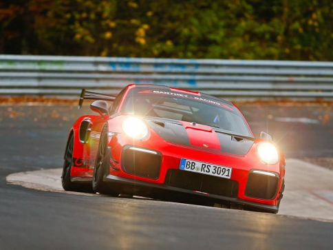 Rekord silničního sportovního vozu, foto: Porsche Inter Auto CZ spol. s r.o. Rekord silničního sportovního vozu, foto: Porsche Inter Auto CZ spol. s r.o.