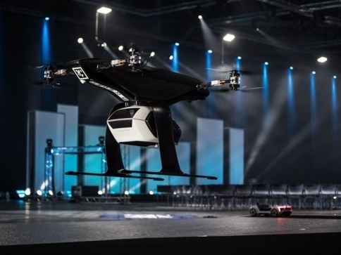 Audi, Airbus a Italdesign testují koncept pro leteckou taxislužbu, foto: Porsche Česká republika s.r.o. Audi, Airbus a Italdesign testují koncept pro leteckou taxislužbu, foto: Porsche Česká republika s.r.o.