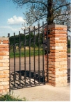 kovaná brána