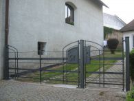 Kovaná brána a branka
