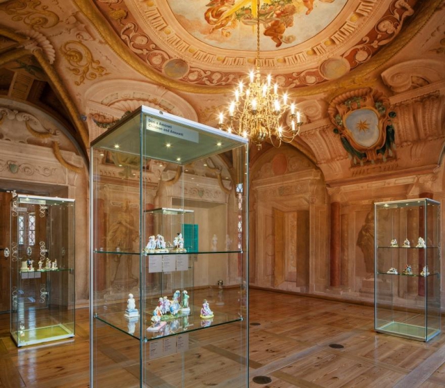 Pohled do výstavy Pražský figurální porcelán, foto Tomáš Souček