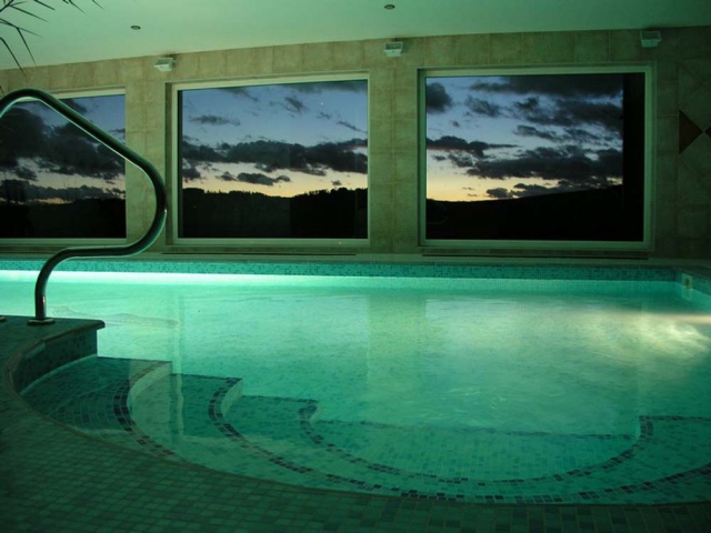 Romantický víkend pro dva, krytý bazén s protiproudem v hotelu Podlesí, foto hotel Podlesí
