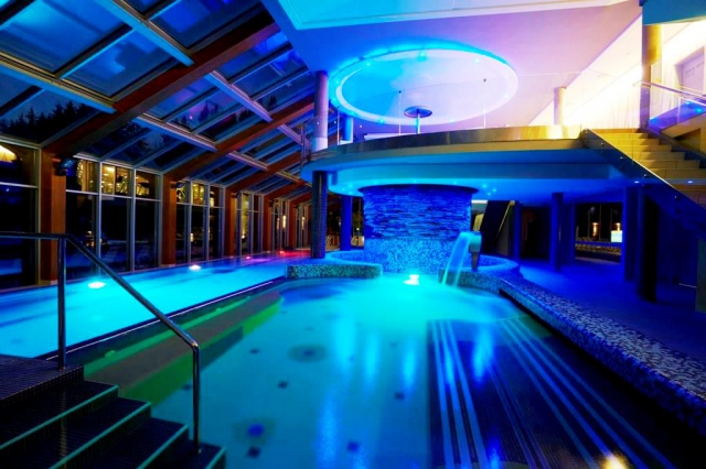 Wellness Horal s termálními bazény, foto Resort Valachy