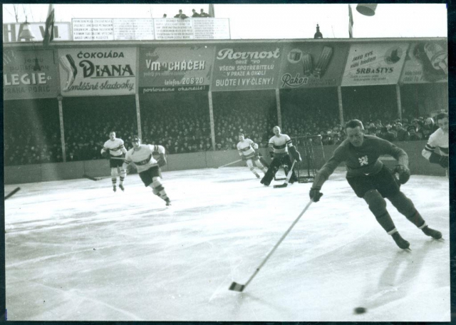 Mistrovství světa v hokeji na stadionu na Štvanici, 1938. Foto Muzeum hlavního města Prahy