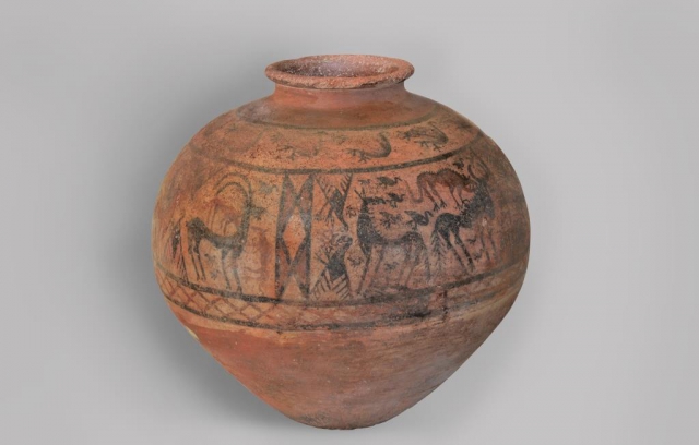 Pohřební džbán, 15.–13. stol. př. n. l., Šahtachty (Nachičevan), foto Národní muzeum