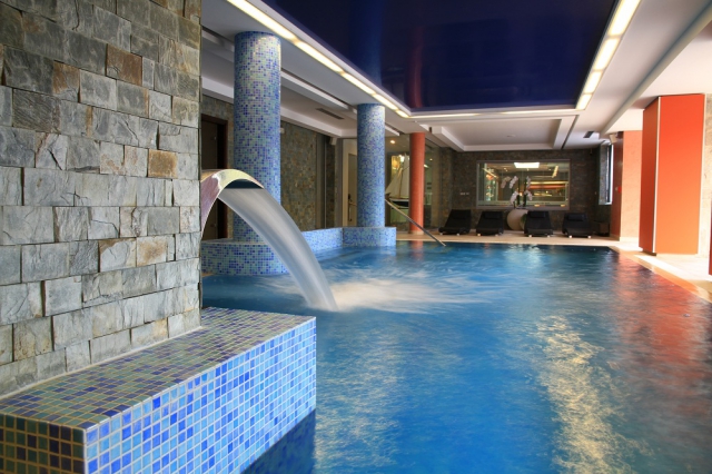 L-Spa relaxační centrum ve Spa hotelu Lanterna. Krytý bazén s vodními atrakcemi (28 - 29°C, plocha 56 m2), foto Resort Valachy