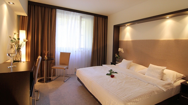 Spa hotel Lanterna nabízí ubytování v moderních a nadstandardně vybavených pokojích. Spa hotel Lanterna disponuje kapacitou 49 dvoulůžkových pokojů, tedy 98 lůžek. Foto Resort Valachy