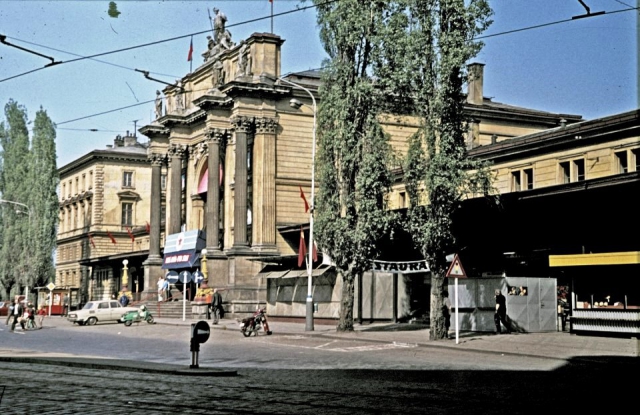 Budova těšnovského nádraží 9. května 1971, foto Oldřich Janovský, MMP