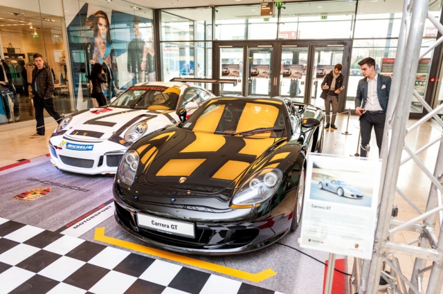 Spanilá jízda Prahou doplní unikátní výstavu „V zajetí Porsche“, která se koná ve dnech 9. - 29. dubna v centru Arkády na pražském Pankráci. Foto Arkády Pankrác