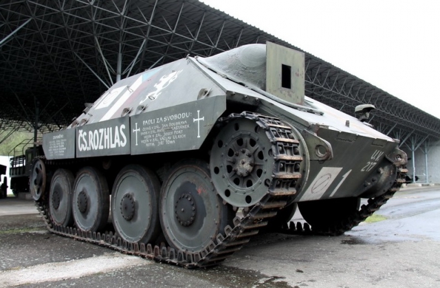 Po dva dny – 4. a 5. května – bude navíc Pražany i návštěvníky hlavního města poutat k výstavě unikátní exponát. Bude jím těžké obrněné vozidlo, stíhač tanků Jagdpanzer 38 nazývaný Hetzer. Foto VHÚ