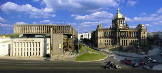 Pohled na Novou a Historickou budovu Národního muzea