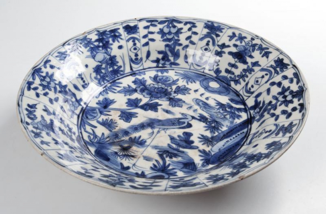 Porcelánová místa. Exportní porcelán, tzv. kraak s typickým dekorem. Dynastie Ming (1368–1644). Foto Národní muzeum