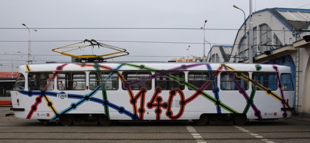 Do pražských ulic vyjede tramvaj s motivem 140 let MHD od vítězných gymnazistů. Foto: DPP