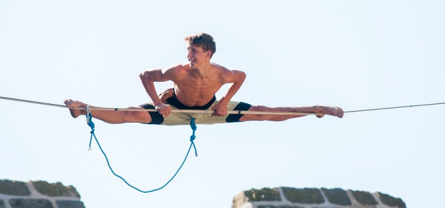 Na hradě Kost bude mezinárodní festival v balancování, chození a skákání na laně