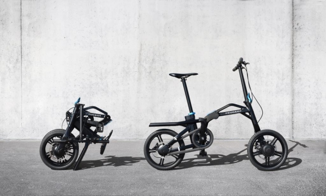 První skládací jízdní kolo s elektromotorem nabízí Peugeot. Foto Peugeot