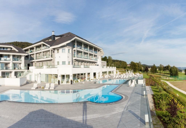 Tento jedinečný 4hvězdičkový AIGO Familien- & Sporthotel je situován v obci Aigen im Mühlkreis, pouhých 45 km od Lince. 