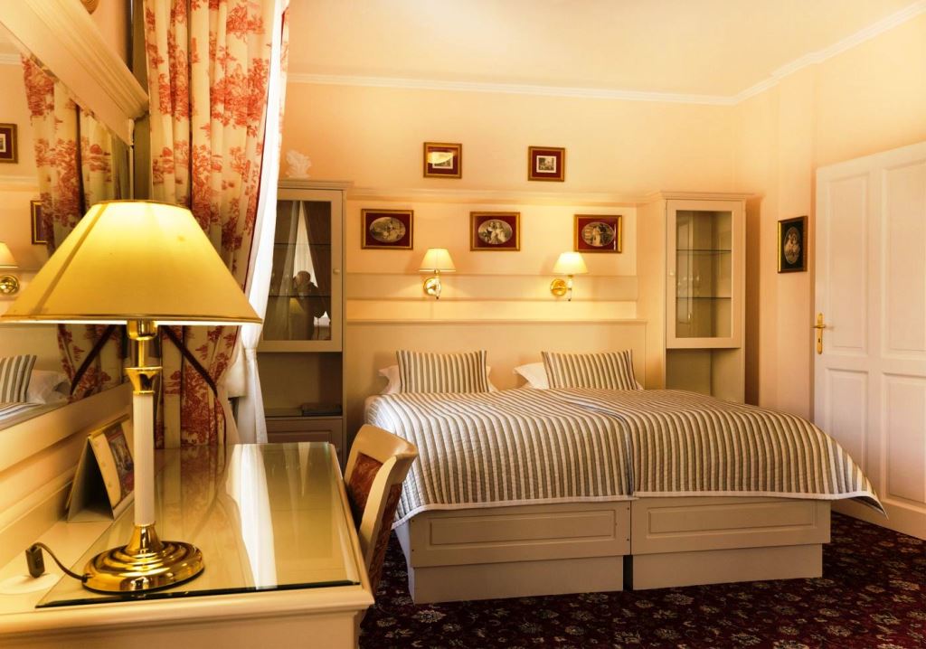 Lázeňský hotel Aura Palace – luxusní ubytování, apartmán s arkýřem