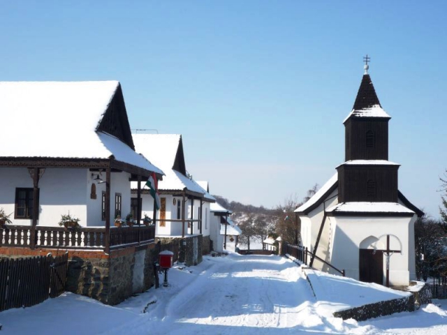 chráněné domy světového dědictví ve vesnici Hollókő