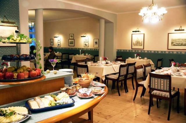 V moderní hotelové restauraci Daniel se podávají sezonní jídla saského regionu. 