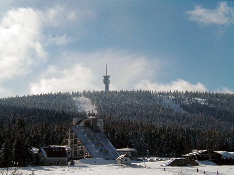 Luxusní čtyřhvězdičkový horský hotel Nástup nacházející se přímo v centru Skiareálu Klínovec  a s jedinečnou atmosférou poskytuje cenově dostupný a zároveň vysoký zákaznický komfort i těm nejnáročnějším hostům, foto Hotel Nástup