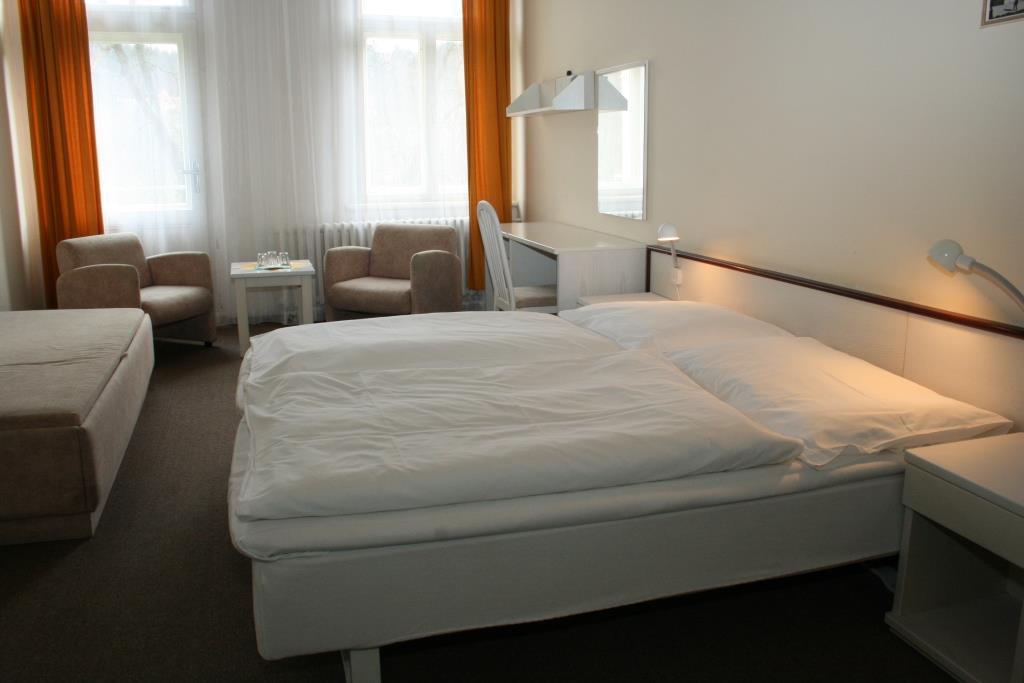 Hotel Polonia nabízí ubytování v 80 jednolůžkových, dvoulůžkových i třílůžkových pokojích nebo apartmánech. Foto hotel Polonia