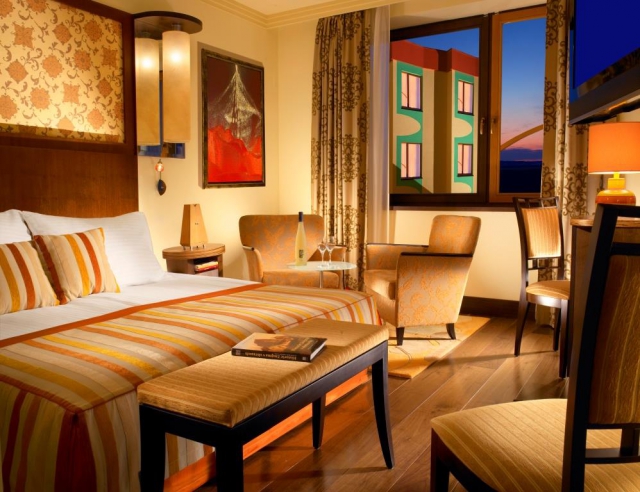 Ubytování v Hotelu Savannah v Hatích u Znojma nabízí velice komfortních 70 dvoulůžkových pokojů kategorie Komfort a Executive a 6 luxusních apartmánů