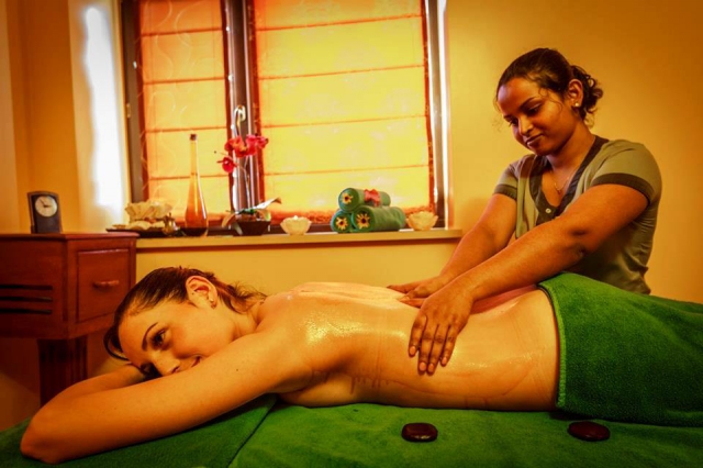 Pro milovníky exotiky a relaxačních terapií nabízíme autentické ajurvédské wellness masáže a procedury prováděné vyškolenými terapeuty ze Srí Lanky. 