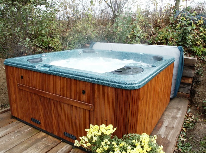 Také můžete relaxovat v sauně či venkovním whirlpoolu s celoročním provozem. Foto hotel Klokočkův mlýn