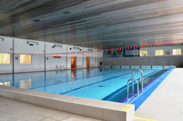 Jako jediný hotel na Šumavě má klasický plavecký bazén o rozměrech 25 x 12,5 m s teplotou 25 až 26°C.