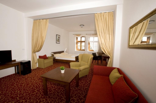 Komfortní ubytování v hotelu U Zlatého kohouta, foto hotel U Zlatého kohouta