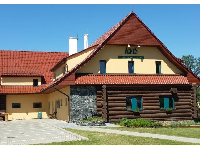 Nový tříhvězdičkový Hotel Agnes naleznete v malebném údolí městečka Bohdaneč.