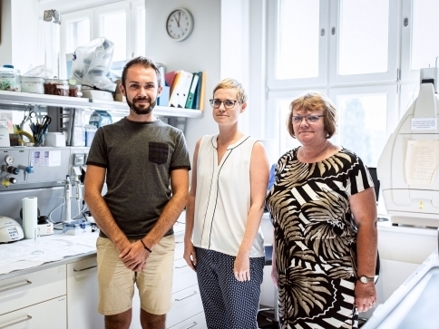 Zleva: Vilém Charvát, Dr. Andrea Pačesová, Dr. Lenka Maletínská, vedoucí skupiny Patofyziologické mechanismy regulace příjmu potravy, ÚOCHB (Foto: Tomáš Belloň/ÚOCHB)