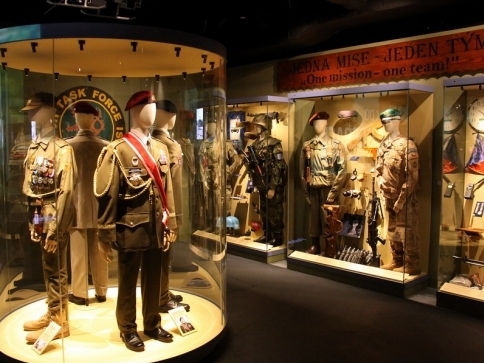 Průvodce expozicemi Armádního muzea Žižkov/VHU Průvodce expozicemi Armádního muzea Žižkov/VHU