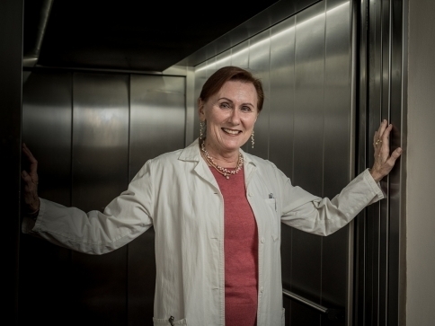  Prof. MUDr. Eva Kubala Havrdová, DrSc./ Foto: Hynek Glos, Nadace Neuron