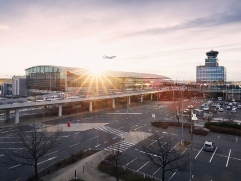 Letiště Praha pokračuje v modernizaci okolí hlavní dráhy