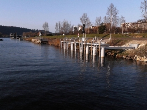 Vzniklo nové čekací stání pro malá plavidla v Praze/ MD ČR