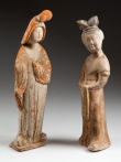Hrobové figury dvorních dam představují dobový ideál krásy. Dynastie Tchang (618–907). 