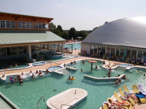 Hosté lázeňského hotelu Thermal mohou využít celkem osm bazénů.