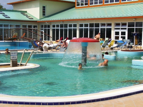 Hosté lázeňského hotelu Thermal mohou využít celkem osm bazénů