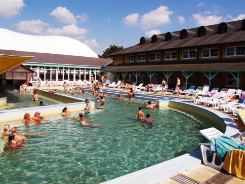 Hosté lázeňského hotelu Thermal mohou využít celkem osm bazénů